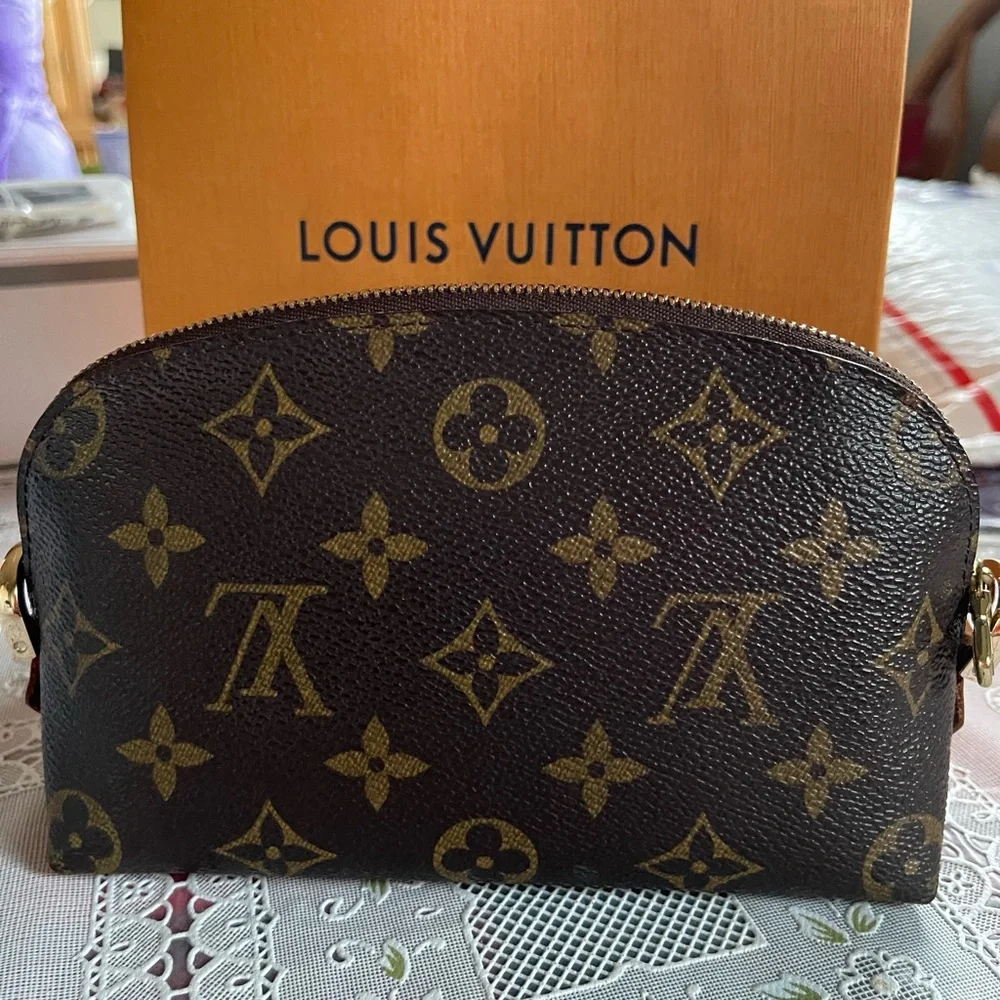Authentic Louis Vuitton cosmetic pouch pm - Picture 4 of 9